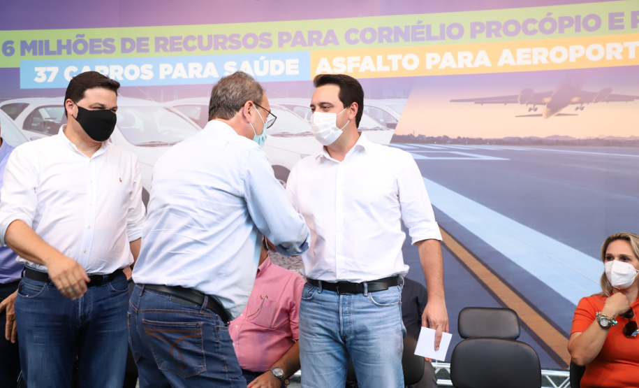 Com foco na melhoria da qualidade de vida da população, o governador Carlos Massa Ratinho Junior confirmou nesta quarta-feira (03), em Cornélio Procópio, investimentos nas áreas da saúde e educação para 21 municípios do Norte e Norte Pioneiro, que integram a 18ª Regional da Saúde.  Foto: Aristeu Dias/AEN