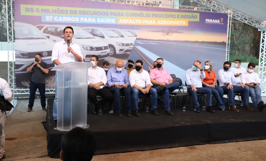 Com foco na melhoria da qualidade de vida da população, o governador Carlos Massa Ratinho Junior confirmou nesta quarta-feira (03), em Cornélio Procópio, investimentos nas áreas da saúde e educação para 21 municípios do Norte e Norte Pioneiro, que integram a 18ª Regional da Saúde.  Foto: Aristeu Dias/AEN