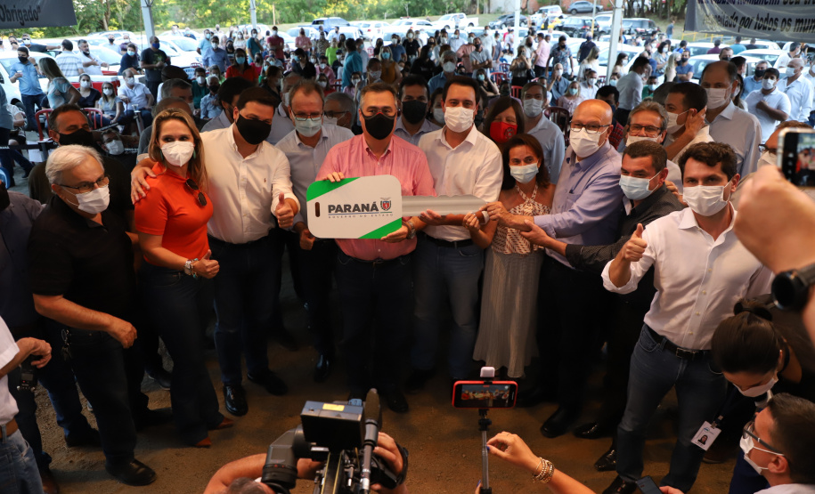 Com foco na melhoria da qualidade de vida da população, o governador Carlos Massa Ratinho Junior confirmou nesta quarta-feira (03), em Cornélio Procópio, investimentos nas áreas da saúde e educação para 21 municípios do Norte e Norte Pioneiro, que integram a 18ª Regional da Saúde.  Foto: Aristeu Dias/AEN