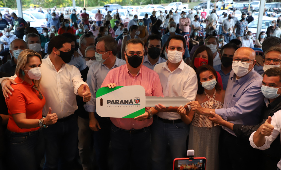 Com foco na melhoria da qualidade de vida da população, o governador Carlos Massa Ratinho Junior confirmou nesta quarta-feira (03), em Cornélio Procópio, investimentos nas áreas da saúde e educação para 21 municípios do Norte e Norte Pioneiro, que integram a 18ª Regional da Saúde.  Foto: Aristeu Dias/AEN