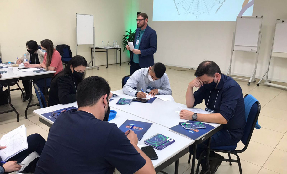 PONTA GROSSA - Rodada de encontros regionais reúne agentes ?de crédito e correspondentes da Fomento Paraná - Curitiba, 03/11/2021 - Foto: Fomento Paraná