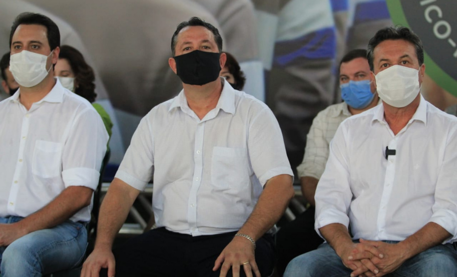 O governador Carlos Massa Ratinho Junior entregou nesta quinta-feira (04) mais 1.837 kits de uniformes para três colégios estaduais cívico-militares (CECM) de Umuarama, no Noroeste do Paraná. Foto: Alessandro Vieira/SEDEST