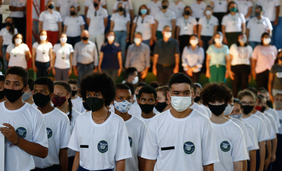 O governador Carlos Massa Ratinho Junior entregou nesta quinta-feira (04) mais 1.837 kits de uniformes para três colégios estaduais cívico-militares (CECM) de Umuarama, no Noroeste do Paraná. Foto: Jonathan Campos/AEN