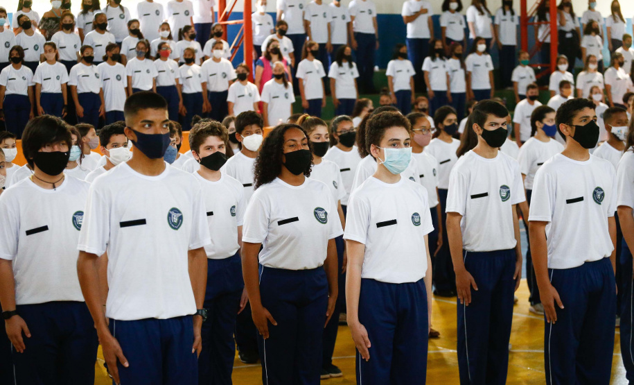 O governador Carlos Massa Ratinho Junior entregou nesta quinta-feira (04) mais 1.837 kits de uniformes para três colégios estaduais cívico-militares (CECM) de Umuarama, no Noroeste do Paraná. Foto: Jonathan Campos/AEN