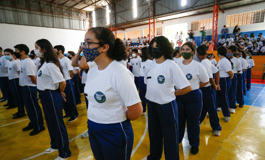 O governador Carlos Massa Ratinho Junior entregou nesta quinta-feira (04) mais 1.837 kits de uniformes para três colégios estaduais cívico-militares (CECM) de Umuarama, no Noroeste do Paraná. Foto: Jonathan Campos/AEN