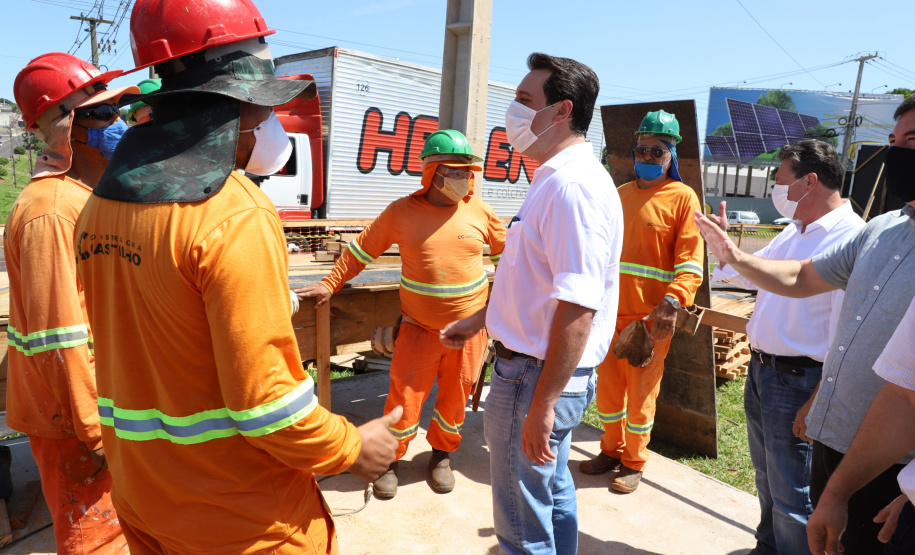 As obras de modernização do Trevo Gauchão, em Umuarama, chegaram a um terço de execução. O governador Carlos Massa Ratinho Junior vistoriou nesta quinta-feira (04) o projeto que vai resolver um dos principais gargalos logísticos do Noroeste paranaense. - Umuarama, 04/11/2021 - Foto:  Ari Dias/AEN