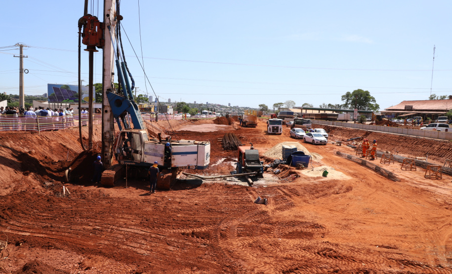 As obras de modernização do Trevo Gauchão, em Umuarama, chegaram a um terço de execução. O governador Carlos Massa Ratinho Junior vistoriou nesta quinta-feira (04) o projeto que vai resolver um dos principais gargalos logísticos do Noroeste paranaense. - Umuarama, 04/11/2021 - Foto:  Ari Dias/AEN
