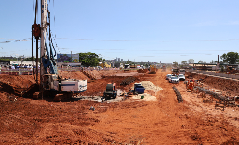 As obras de modernização do Trevo Gauchão, em Umuarama, chegaram a um terço de execução. O governador Carlos Massa Ratinho Junior vistoriou nesta quinta-feira (04) o projeto que vai resolver um dos principais gargalos logísticos do Noroeste paranaense. - Umuarama, 04/11/2021 - Foto:  Ari Dias/AEN