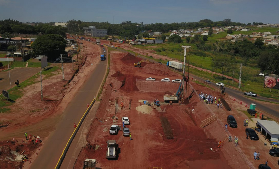 As obras de modernização do Trevo Gauchão, em Umuarama, chegaram a um terço de execução. O governador Carlos Massa Ratinho Junior vistoriou nesta quinta-feira (04) o projeto que vai resolver um dos principais gargalos logísticos do Noroeste paranaense. Foto: Alessandro Vieira/SEDEST