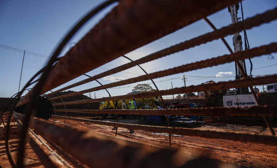 As obras de modernização do Trevo Gauchão, em Umuarama, chegaram a um terço de execução. O governador Carlos Massa Ratinho Junior vistoriou nesta quinta-feira (04) o projeto que vai resolver um dos principais gargalos logísticos do Noroeste paranaense. Foto: Jonathan Campos/AEN