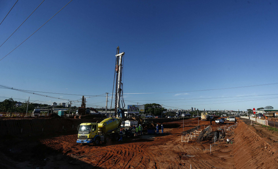 As obras de modernização do Trevo Gauchão, em Umuarama, chegaram a um terço de execução. O governador Carlos Massa Ratinho Junior vistoriou nesta quinta-feira (04) o projeto que vai resolver um dos principais gargalos logísticos do Noroeste paranaense. Foto: Jonathan Campos/AEN