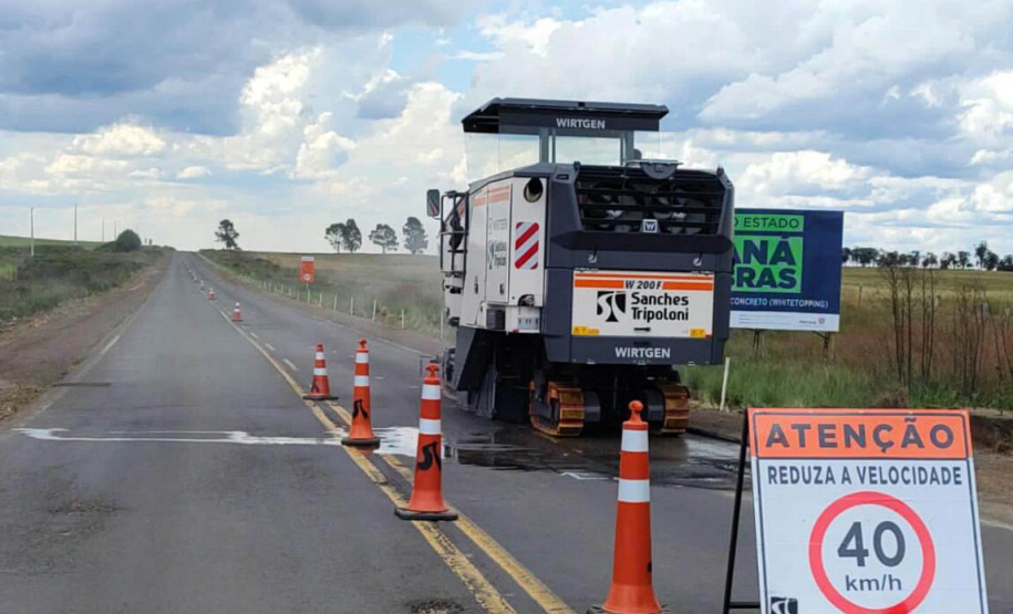 O Departamento de Estradas de Rodagem do Paraná (DER/PR) iniciou nesta quarta-feira (03) o bloqueio de metade da pista em um segmento da PRC-280, no trecho entre Palmas e o entroncamento com a BR-153 (Horizonte), na região Sudoeste. A medida é necessária para avançar as obras da restauração da rodovia com pavimento rígido de concreto, utilizando a técnica whitetopping. - Curitiba, 04/11/2021 - Foto: DER-PR