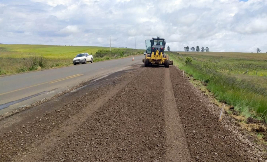 O Departamento de Estradas de Rodagem do Paraná (DER/PR) iniciou nesta quarta-feira (03) o bloqueio de metade da pista em um segmento da PRC-280, no trecho entre Palmas e o entroncamento com a BR-153 (Horizonte), na região Sudoeste. A medida é necessária para avançar as obras da restauração da rodovia com pavimento rígido de concreto, utilizando a técnica whitetopping. - Curitiba, 04/11/2021 - Foto: DER-PR