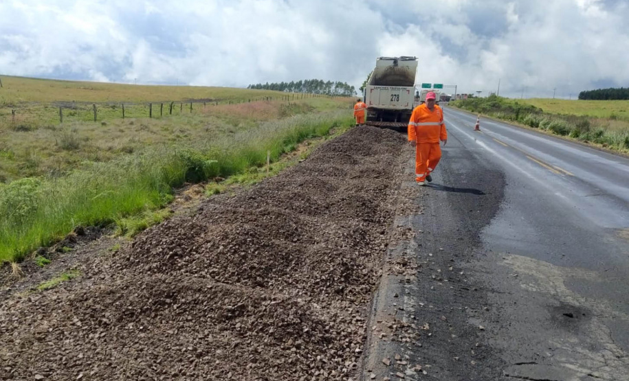O Departamento de Estradas de Rodagem do Paraná (DER/PR) iniciou nesta quarta-feira (03) o bloqueio de metade da pista em um segmento da PRC-280, no trecho entre Palmas e o entroncamento com a BR-153 (Horizonte), na região Sudoeste. A medida é necessária para avançar as obras da restauração da rodovia com pavimento rígido de concreto, utilizando a técnica whitetopping. - Curitiba, 04/11/2021 - Foto: DER-PR