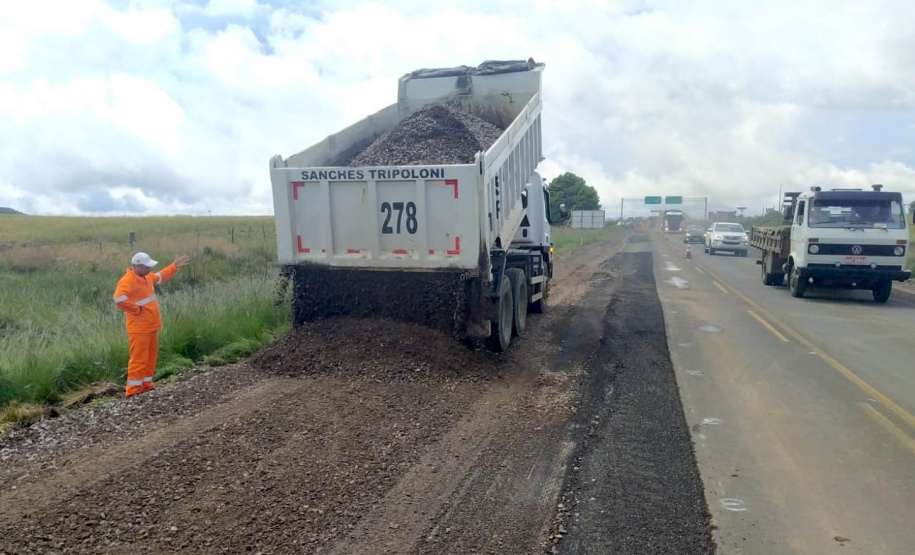 O Departamento de Estradas de Rodagem do Paraná (DER/PR) iniciou nesta quarta-feira (03) o bloqueio de metade da pista em um segmento da PRC-280, no trecho entre Palmas e o entroncamento com a BR-153 (Horizonte), na região Sudoeste. A medida é necessária para avançar as obras da restauração da rodovia com pavimento rígido de concreto, utilizando a técnica whitetopping. - Curitiba, 04/11/2021 - Foto: DER-PR