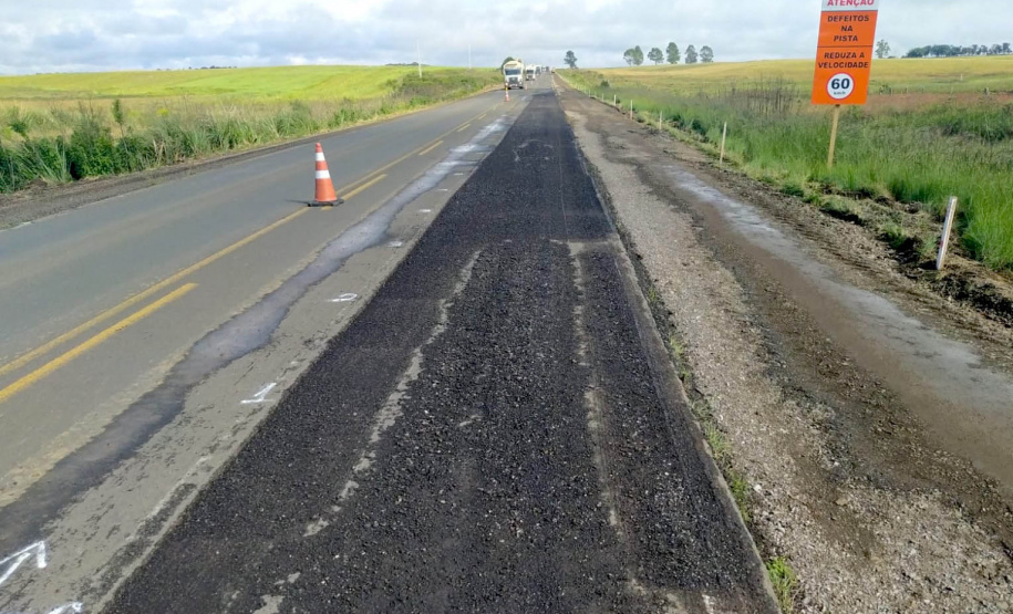 O Departamento de Estradas de Rodagem do Paraná (DER/PR) iniciou nesta quarta-feira (03) o bloqueio de metade da pista em um segmento da PRC-280, no trecho entre Palmas e o entroncamento com a BR-153 (Horizonte), na região Sudoeste. A medida é necessária para avançar as obras da restauração da rodovia com pavimento rígido de concreto, utilizando a técnica whitetopping. - Curitiba, 04/11/2021 - Foto: DER-PR