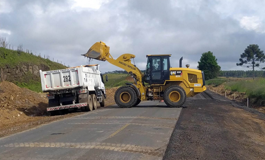 O Departamento de Estradas de Rodagem do Paraná (DER/PR) iniciou nesta quarta-feira (03) o bloqueio de metade da pista em um segmento da PRC-280, no trecho entre Palmas e o entroncamento com a BR-153 (Horizonte), na região Sudoeste. A medida é necessária para avançar as obras da restauração da rodovia com pavimento rígido de concreto, utilizando a técnica whitetopping. - Curitiba, 04/11/2021 - Foto: DER-PR