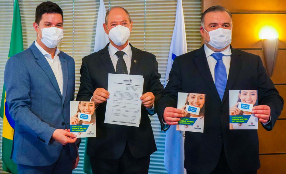 O chefe da Casa Civil do Paraná, Guto Silva, e o secretário estadual de Justiça, Família e Trabalho, Ney Leprevost, apresentaram nesta quinta-feira (4) o programa Cartão Futuro a empresários da Associação Comercial do Paraná (ACP). Foto: Guilherme Flores/Casa Civil