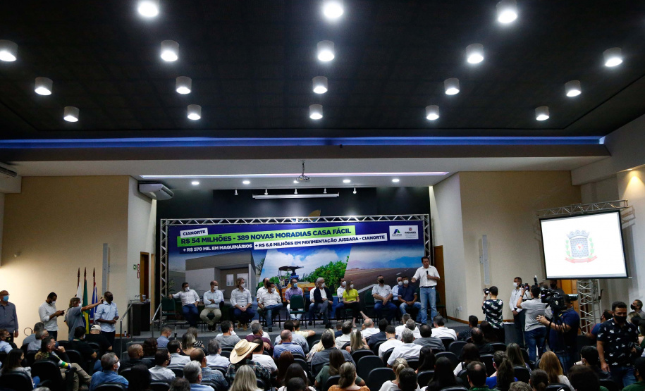 O governador Carlos Massa Ratinho Junior confirmou nesta quinta-feira (04) uma série de investimentos para Cianorte, na Região Noroeste. Foto: Jonathan Campos/AEN