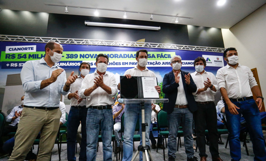 O governador Carlos Massa Ratinho Junior confirmou nesta quinta-feira (04) uma série de investimentos para Cianorte, na Região Noroeste. Foto: Jonathan Campos/AEN