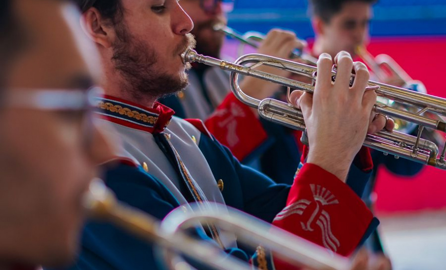 O Governo do Paraná entregou nesta quinta-feira (4) kits de robótica para mais 23 instituições de ensino, de nove municípios. A entrega foi feita pelo chefe da Casa Civil do Governo do Paraná, Guto Silva, pelo secretário da Justiça, Família e Trabalho, Ney Leprevost, e pelo diretor geral da Secretaria da Educação e do Esporte, Vinicius Neiva. Foto: Guilherme Flores/Casa Civil