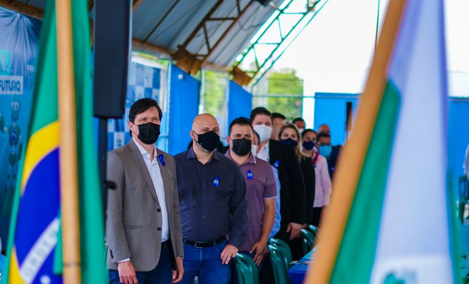 O Governo do Paraná entregou nesta quinta-feira (4) kits de robótica para mais 23 instituições de ensino, de nove municípios. A entrega foi feita pelo chefe da Casa Civil do Governo do Paraná, Guto Silva, pelo secretário da Justiça, Família e Trabalho, Ney Leprevost, e pelo diretor geral da Secretaria da Educação e do Esporte, Vinicius Neiva. Foto: Guilherme Flores/Casa Civil