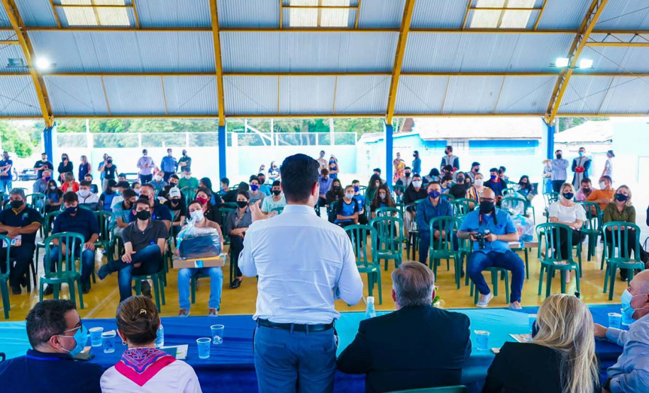 O Governo do Paraná entregou nesta quinta-feira (4) kits de robótica para mais 23 instituições de ensino, de nove municípios. A entrega foi feita pelo chefe da Casa Civil do Governo do Paraná, Guto Silva, pelo secretário da Justiça, Família e Trabalho, Ney Leprevost, e pelo diretor geral da Secretaria da Educação e do Esporte, Vinicius Neiva. Foto: Guilherme Flores/Casa Civil