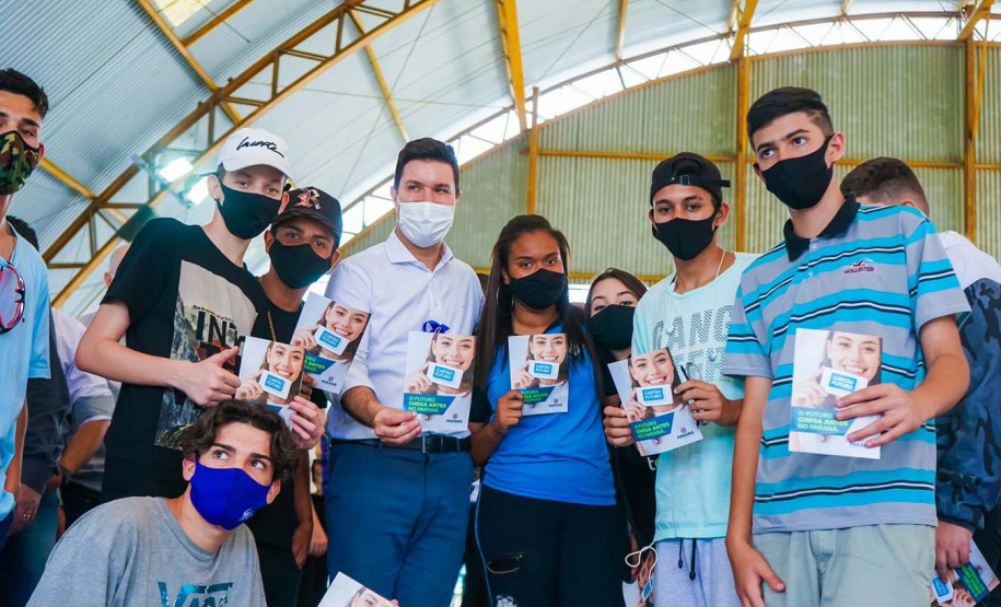 O Governo do Paraná entregou nesta quinta-feira (4) kits de robótica para mais 23 instituições de ensino, de nove municípios. A entrega foi feita pelo chefe da Casa Civil do Governo do Paraná, Guto Silva, pelo secretário da Justiça, Família e Trabalho, Ney Leprevost, e pelo diretor geral da Secretaria da Educação e do Esporte, Vinicius Neiva. Foto: Guilherme Flores/Casa Civil