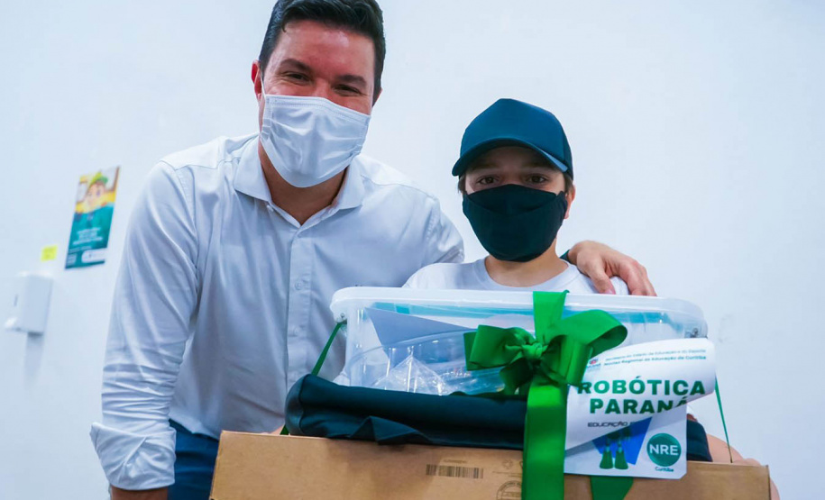 Governo entrega kits de robótica e apresenta programa do primeiro emprego na RMC. Foto: Guilherme Flores/Casa Civil