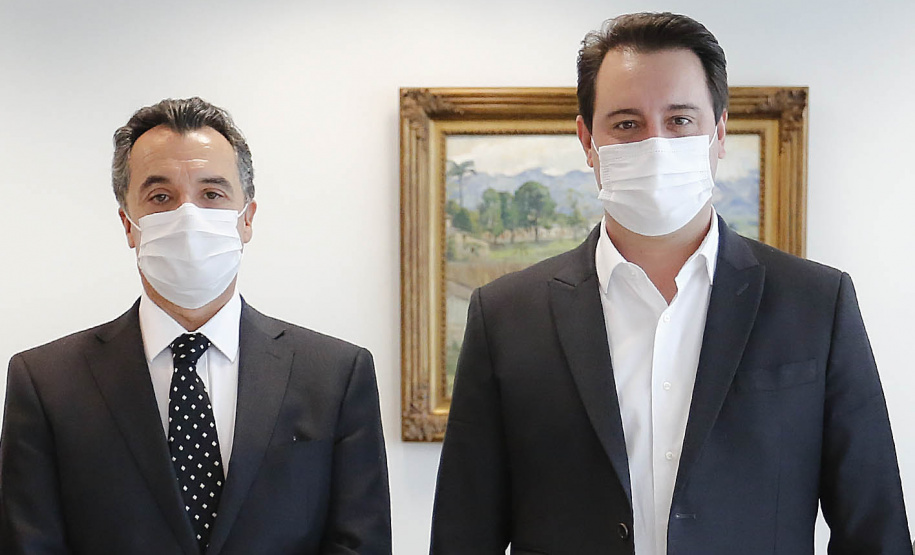 O presidente do Tribunal de Justiça do Paraná (TJPR), desembargador José Laurindo de Souza Netto, foi eleito nesta quinta-feira (4) para a presidência do Conselho de Presidentes dos Tribunais de Justiça do Brasil. O governador Carlos Massa Ratinho Junior parabenizou a eleição do desembargador, destacando seu trabalho frente ao Judiciário paranaense. A posse da cúpula do conselho será em janeiro de 2022. Foto: Jonathan Campos/AEN