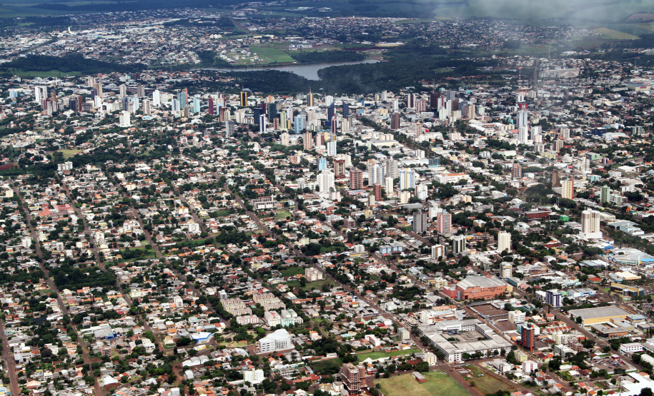Os repasses da Secretaria de Estado da Fazenda aos municípios paranaenses neste ano, de janeiro a outubro, já passam de R$ 8,32 bilhões. Na foto, imagem ilustrativa de de Cascavel. Foto: José Fernando Ogura/ANPr