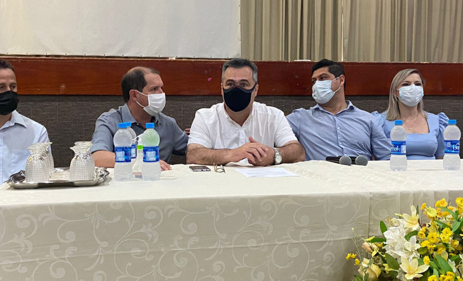 O secretário de Estado da Saúde, Beto Preto, assinou nesta sexta-feira (5) a autorização para o aumento no repasse de custeio ao Hospital Moacir Micheletto, em Assis Chateaubriand, logo após a visita na unidade. - Assis Chateaubriand, 05/11/2021 - Foto: Andressa Desyreé / Sesa