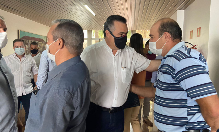 O secretário de Estado da Saúde, Beto Preto, assinou nesta sexta-feira (5) a autorização para o aumento no repasse de custeio ao Hospital Moacir Micheletto, em Assis Chateaubriand, logo após a visita na unidade. - Assis Chateaubriand, 05/11/2021 - Foto: Andressa Desyreé / Sesa