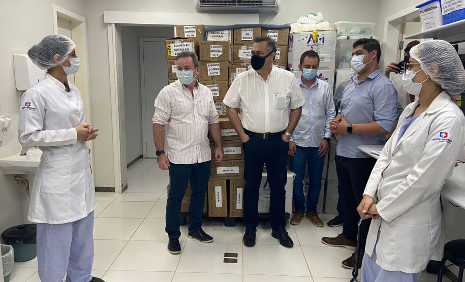 O secretário de Estado da Saúde, Beto Preto, assinou nesta sexta-feira (5) a autorização para o aumento no repasse de custeio ao Hospital Moacir Micheletto, em Assis Chateaubriand, logo após a visita na unidade. - Assis Chateaubriand, 05/11/2021 - Foto: Andressa Desyreé / Sesa