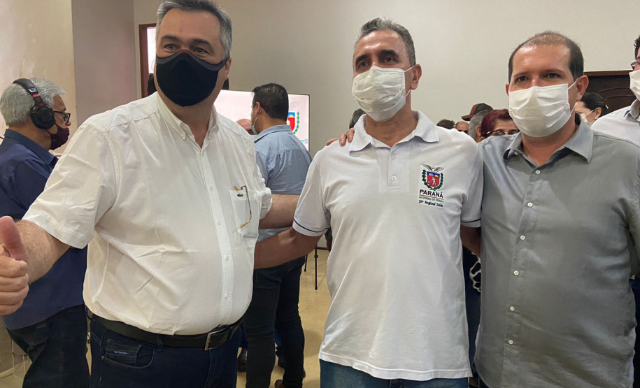 O secretário de Estado da Saúde, Beto Preto, assinou nesta sexta-feira (5) a autorização para o aumento no repasse de custeio ao Hospital Moacir Micheletto, em Assis Chateaubriand, logo após a visita na unidade. - Assis Chateaubriand, 05/11/2021 - Foto: Andressa Desyreé / Sesa