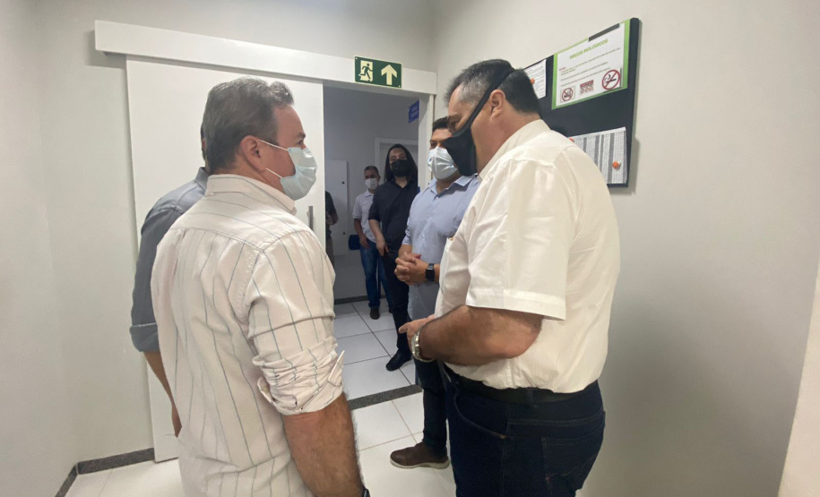 O secretário de Estado da Saúde, Beto Preto, assinou nesta sexta-feira (5) a autorização para o aumento no repasse de custeio ao Hospital Moacir Micheletto, em Assis Chateaubriand, logo após a visita na unidade. - Assis Chateaubriand, 05/11/2021 - Foto: Andressa Desyreé / Sesa