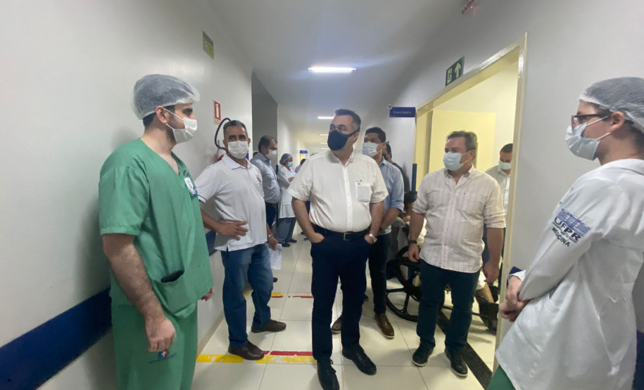 O secretário de Estado da Saúde, Beto Preto, assinou nesta sexta-feira (5) a autorização para o aumento no repasse de custeio ao Hospital Moacir Micheletto, em Assis Chateaubriand, logo após a visita na unidade. - Assis Chateaubriand, 05/11/2021 - Foto: Andressa Desyreé / Sesa