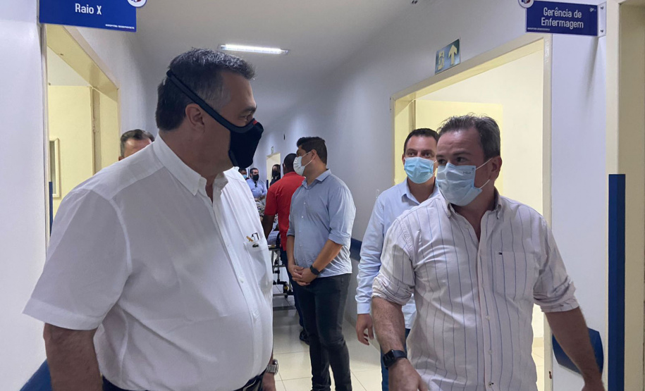 O secretário de Estado da Saúde, Beto Preto, assinou nesta sexta-feira (5) a autorização para o aumento no repasse de custeio ao Hospital Moacir Micheletto, em Assis Chateaubriand, logo após a visita na unidade. - Assis Chateaubriand, 05/11/2021 - Foto: Andressa Desyreé / Sesa