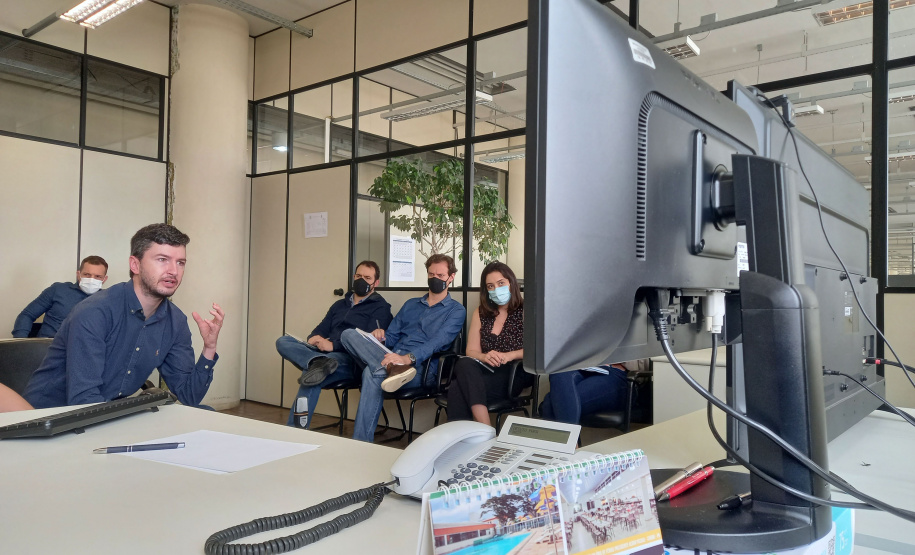 O Departamento de Estradas de Rodagem do Paraná (DER/PR) entrou em um entendimentocom a concessionária de pedágio Econorte para a operacionalização dos serviços de guinchomecânico e atendimento pré-hospitalar durante o intervalo entre o fim dos pedágios vigentese o início do novo programa de concessões do Governo Federal. - Curitiba, 05/11/2021 - Foto: DER