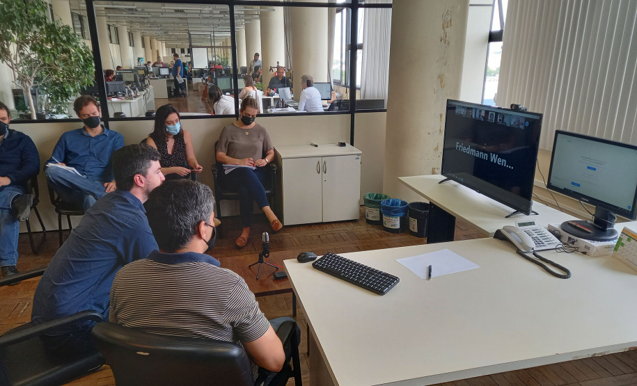 O Departamento de Estradas de Rodagem do Paraná (DER/PR) entrou em um entendimentocom a concessionária de pedágio Econorte para a operacionalização dos serviços de guinchomecânico e atendimento pré-hospitalar durante o intervalo entre o fim dos pedágios vigentese o início do novo programa de concessões do Governo Federal. - Curitiba, 05/11/2021 - Foto: DER