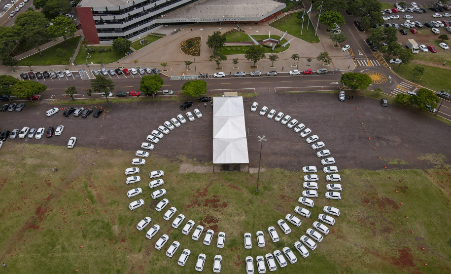 Governador Carlos Massa Ratinho Junior entrega 69 veículos para os 25 municípios da 10ª Regional de Saúde, em Cascavel. Carros serão usados para reforçar estratégia de Saúde da Família, com atendimentos domiciliares realizados pelos municípios. -  Cascavel, 05/11/2021 - Foto Gilson Abreu/AEN