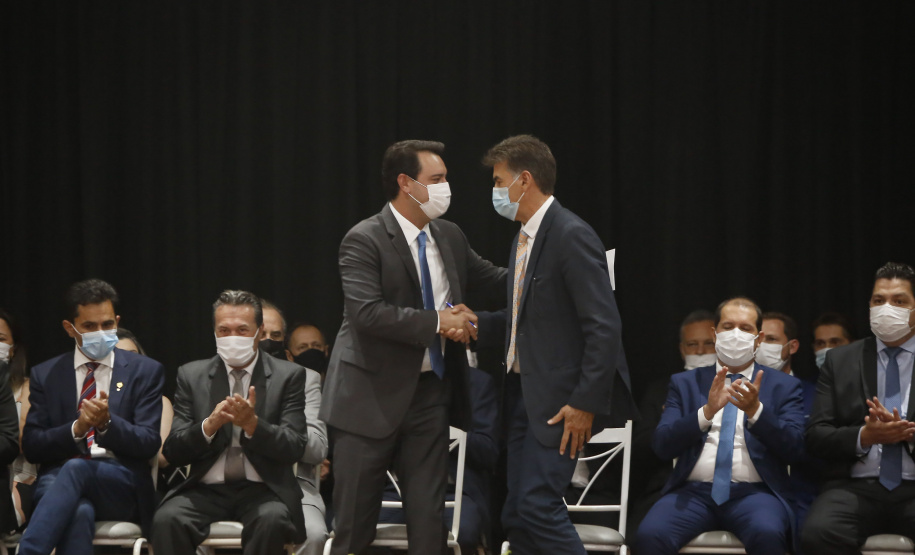 O governador Carlos Massa Ratinho Junior recebeu nesta sexta-feira (5) o título de “Benfeitor do Oeste”. A homenagem é dos prefeitos que integram a Associação dos Municípios do Oeste do Paraná foi conferida durante a 15ª edição do maior evento da imprensa da região, o Prêmio Amop de Jornalismo. 
Foto Gilson abreu/AEN