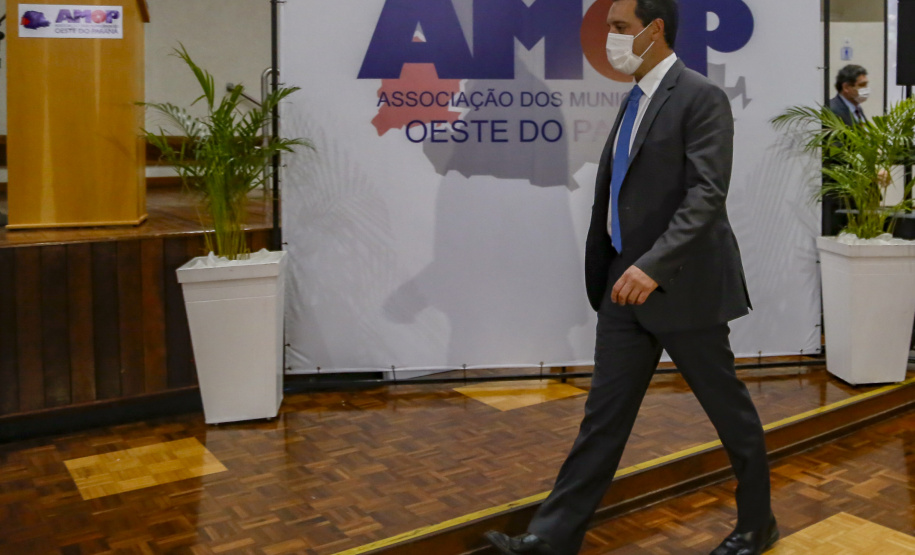 O governador Carlos Massa Ratinho Junior recebeu nesta sexta-feira (5) o título de “Benfeitor do Oeste”. A homenagem é dos prefeitos que integram a Associação dos Municípios do Oeste do Paraná foi conferida durante a 15ª edição do maior evento da imprensa da região, o Prêmio Amop de Jornalismo. 
Foto Gilson abreu/AEN