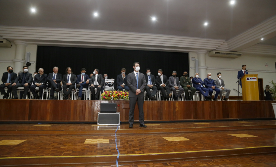 O governador Carlos Massa Ratinho Junior recebeu nesta sexta-feira (5) o título de “Benfeitor do Oeste”. A homenagem é dos prefeitos que integram a Associação dos Municípios do Oeste do Paraná foi conferida durante a 15ª edição do maior evento da imprensa da região, o Prêmio Amop de Jornalismo. 
Foto Gilson abreu/AEN
