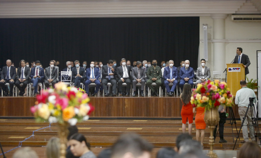 O governador Carlos Massa Ratinho Junior recebeu nesta sexta-feira (5) o título de “Benfeitor do Oeste”. A homenagem é dos prefeitos que integram a Associação dos Municípios do Oeste do Paraná foi conferida durante a 15ª edição do maior evento da imprensa da região, o Prêmio Amop de Jornalismo. 
Foto Gilson abreu/AEN