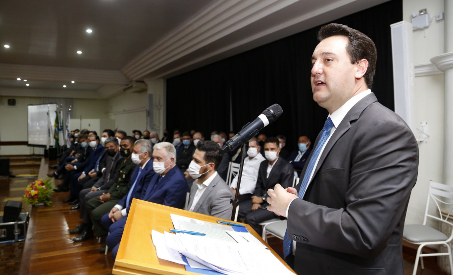 O governador Carlos Massa Ratinho Junior recebeu nesta sexta-feira (5) o título de “Benfeitor do Oeste”. A homenagem é dos prefeitos que integram a Associação dos Municípios do Oeste do Paraná foi conferida durante a 15ª edição do maior evento da imprensa da região, o Prêmio Amop de Jornalismo. 
Foto Gilson abreu/AEN