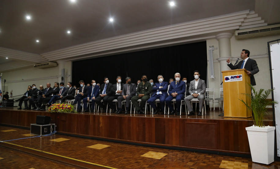 O governador Carlos Massa Ratinho Junior recebeu nesta sexta-feira (5) o título de “Benfeitor do Oeste”. A homenagem é dos prefeitos que integram a Associação dos Municípios do Oeste do Paraná foi conferida durante a 15ª edição do maior evento da imprensa da região, o Prêmio Amop de Jornalismo. 
Foto Gilson abreu/AEN