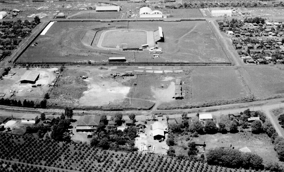 Foto dos anos 60 mostra área com lavoura de café, onde viria a ser câmpus sede .Foto: UEM
