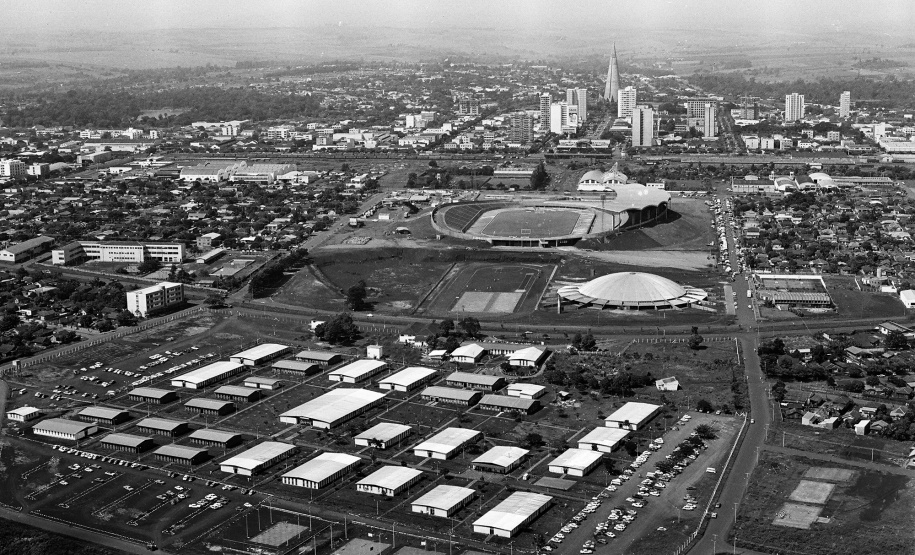 Vista aérea do câmpus de Maringá na década de 1970 .Foto: UEM