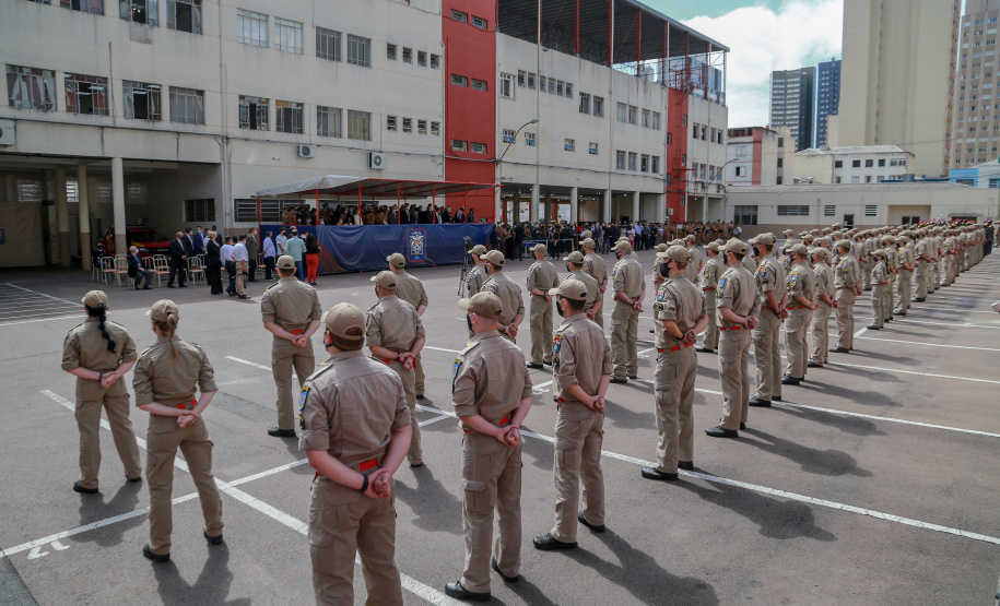 O governador Carlos Massa Ratinho Junior participou da cerimônia de passagem nesta segunda-feira (8), em Curitiba. O coronel Manoel Vasco de Figueiredo Junior assume o comando-geral da corporação, no lugar do coronel Gerson Gross, que tinha assumido o posto em janeiro deste ano. Foto: Valdelino Pontes/AEN.
